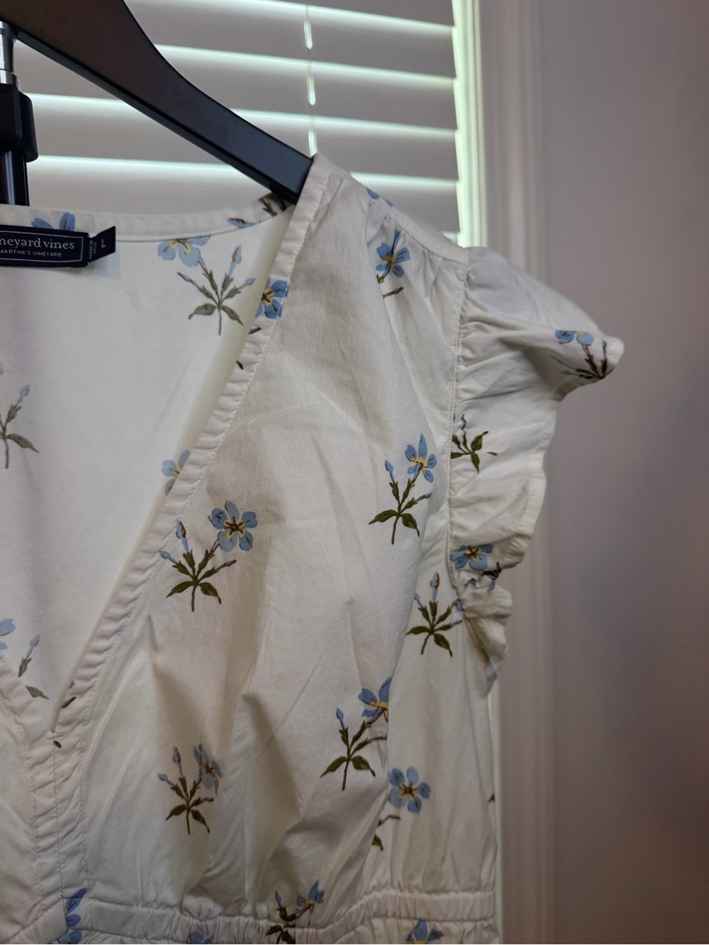 Vineyard Vines White Blue Floral Peplum Top | Ruffle Sleeve | Size L - Picture 3 of 5